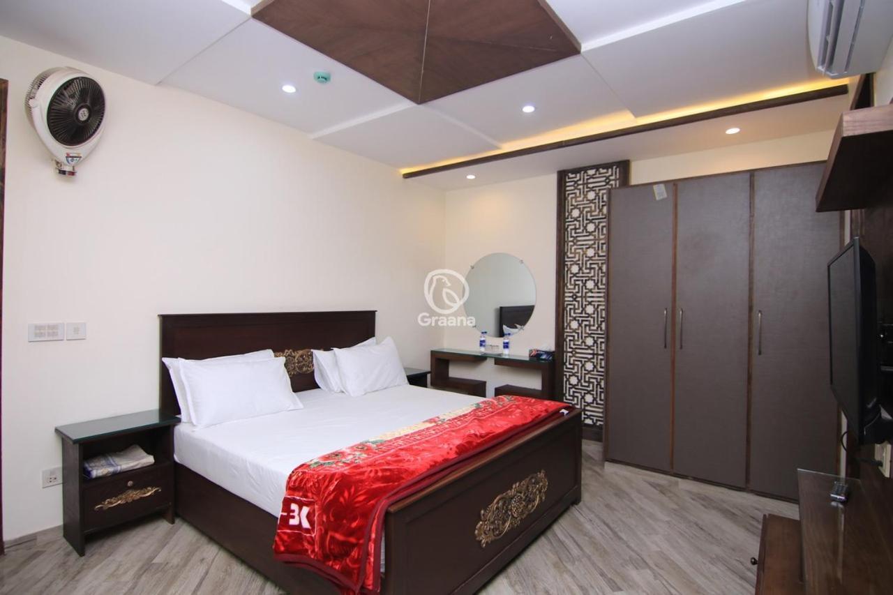 Multazam Heights, Dha Phase 8 Apartment Lahore Bagian luar foto